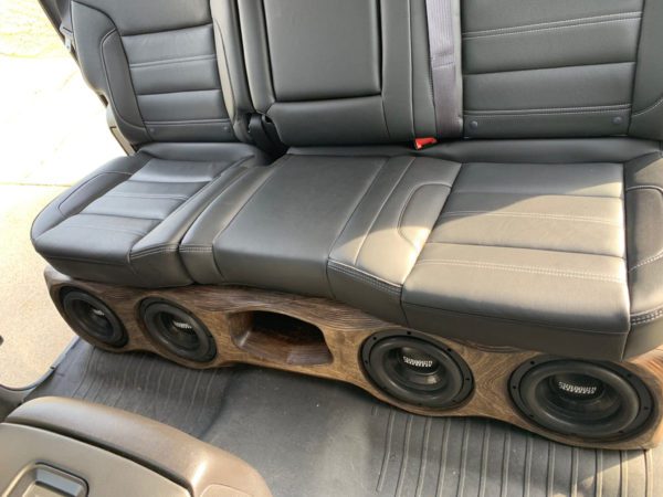 The Gately Audio Perfect Fit GM 4x8 Crewcab 2008-2018 has speakers in the back seat of a vehicle.