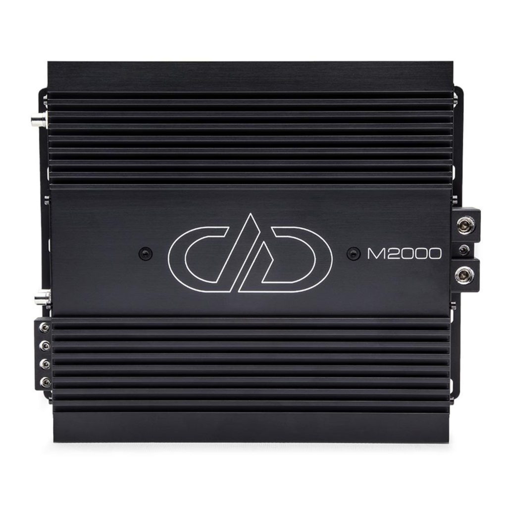 A DD Audio M2000 M Series Monoblock Amplifier with a logo on it.